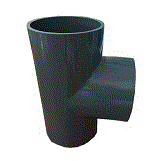Một ống lớn lắp ống nhựa PVC